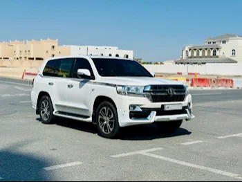 Toyota  Land Cruiser  VXR- Grand Touring S  2020  Automatic  125,000 Km  8 Cylinder  Four Wheel Drive (4WD)  SUV  White