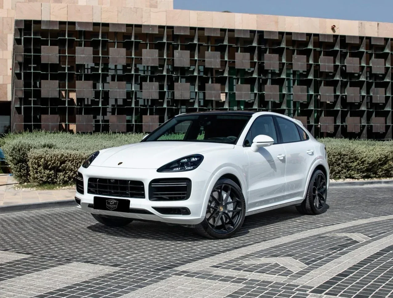 Porsche  Cayenne  Turbo  2020  Automatic  87,000 Km  8 Cylinder  Four Wheel Drive (4WD)  SUV  White