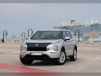 Mitsubishi  Outlander  4 Cylinder  SUV 2x4  Grey  2023