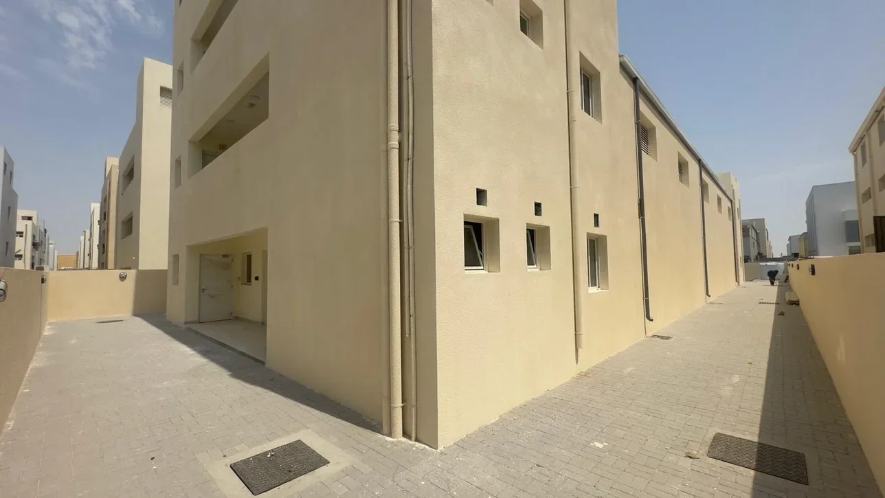 Warehouses & Stores - Al Wakrah  - Wadi Aba Seleel  -Area Size: 1000 Square Meter