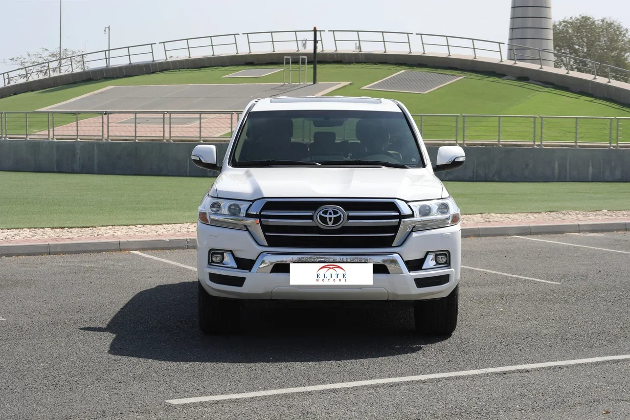 Toyota  Land Cruiser  GXR  2020  Automatic  168,000 Km  8 Cylinder  Four Wheel Drive (4WD)  SUV  White