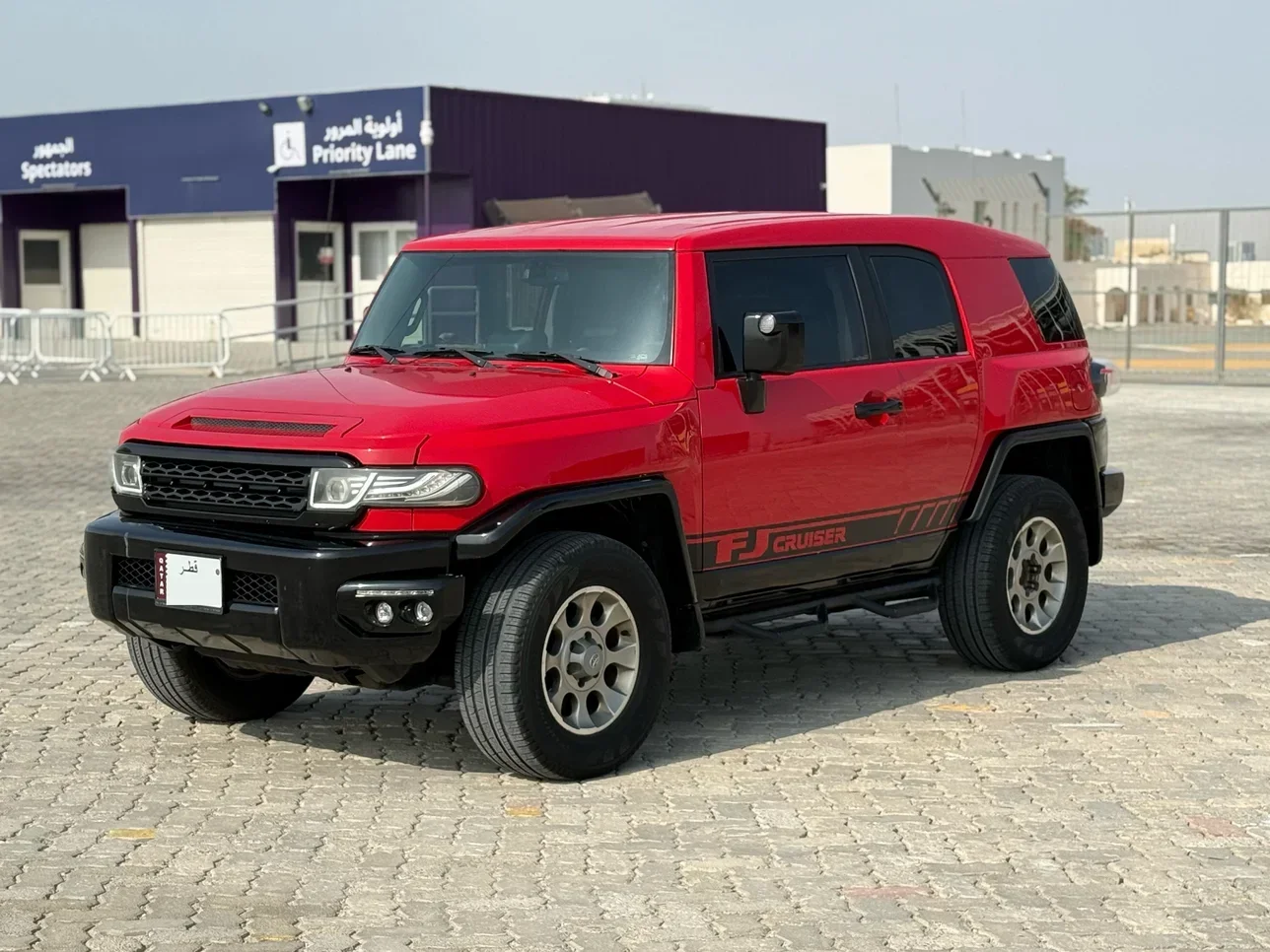 Toyota  FJ Cruiser  2012  Automatic  183,000 Km  6 Cylinder  Four Wheel Drive (4WD)  SUV  Red