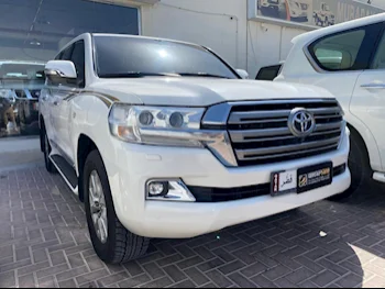 Toyota  Land Cruiser  VXR  2017  Automatic  163,000 Km  8 Cylinder  Four Wheel Drive (4WD)  SUV  White