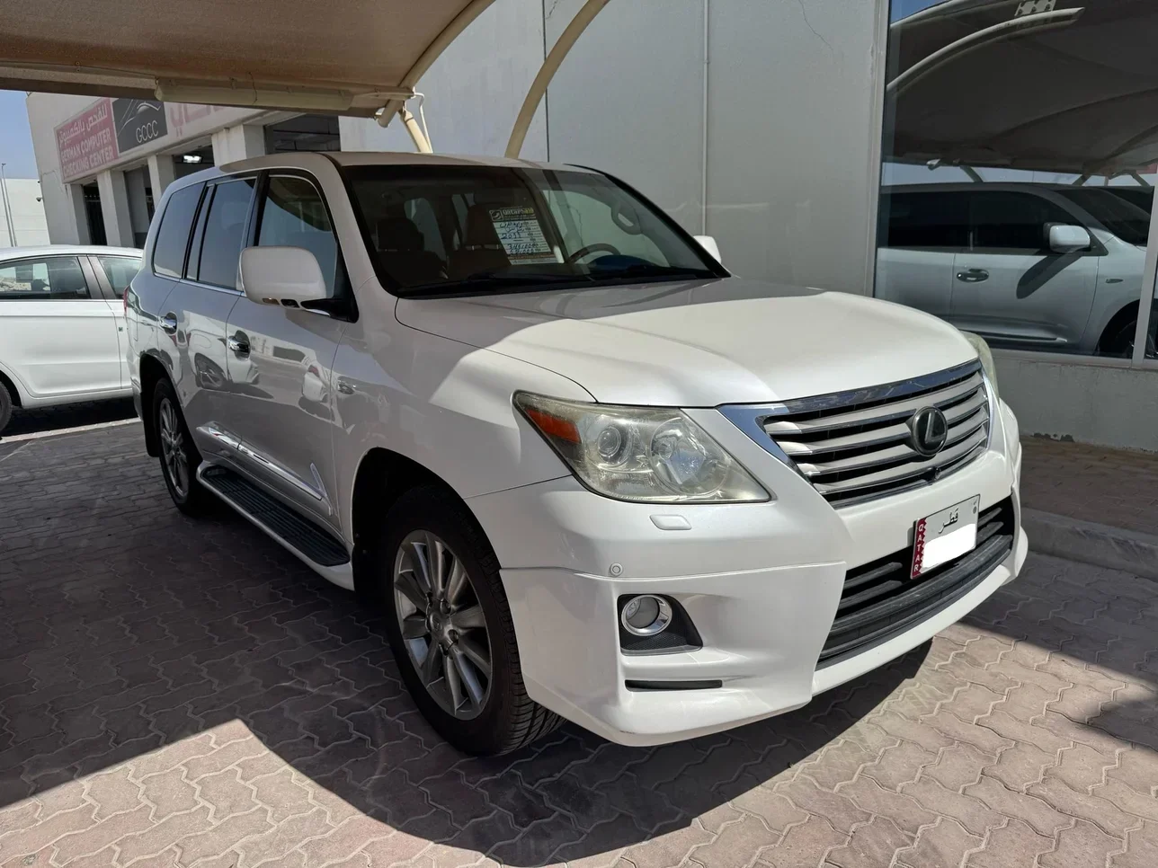 Lexus  LX  570  2011  Automatic  346,000 Km  8 Cylinder  Four Wheel Drive (4WD)  SUV  White