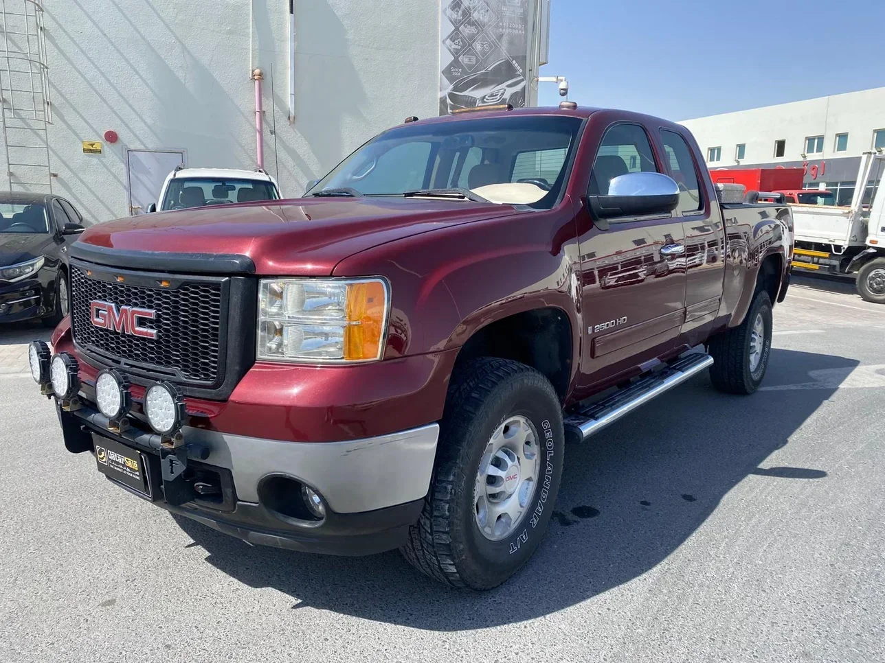 GMC  Sierra  2500 HD  2009  Automatic  420,000 Km  8 Cylinder  Four Wheel Drive (4WD)  Pick Up  Maroon