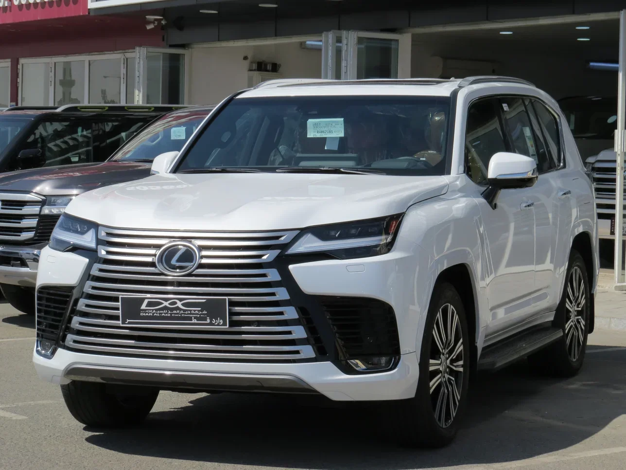 Lexus  LX  600  2024  Automatic  17,000 Km  6 Cylinder  Four Wheel Drive (4WD)  SUV  White  With Warranty