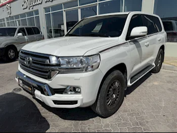 Toyota  Land Cruiser  GXR  2019  Automatic  240,000 Km  8 Cylinder  Four Wheel Drive (4WD)  SUV  White