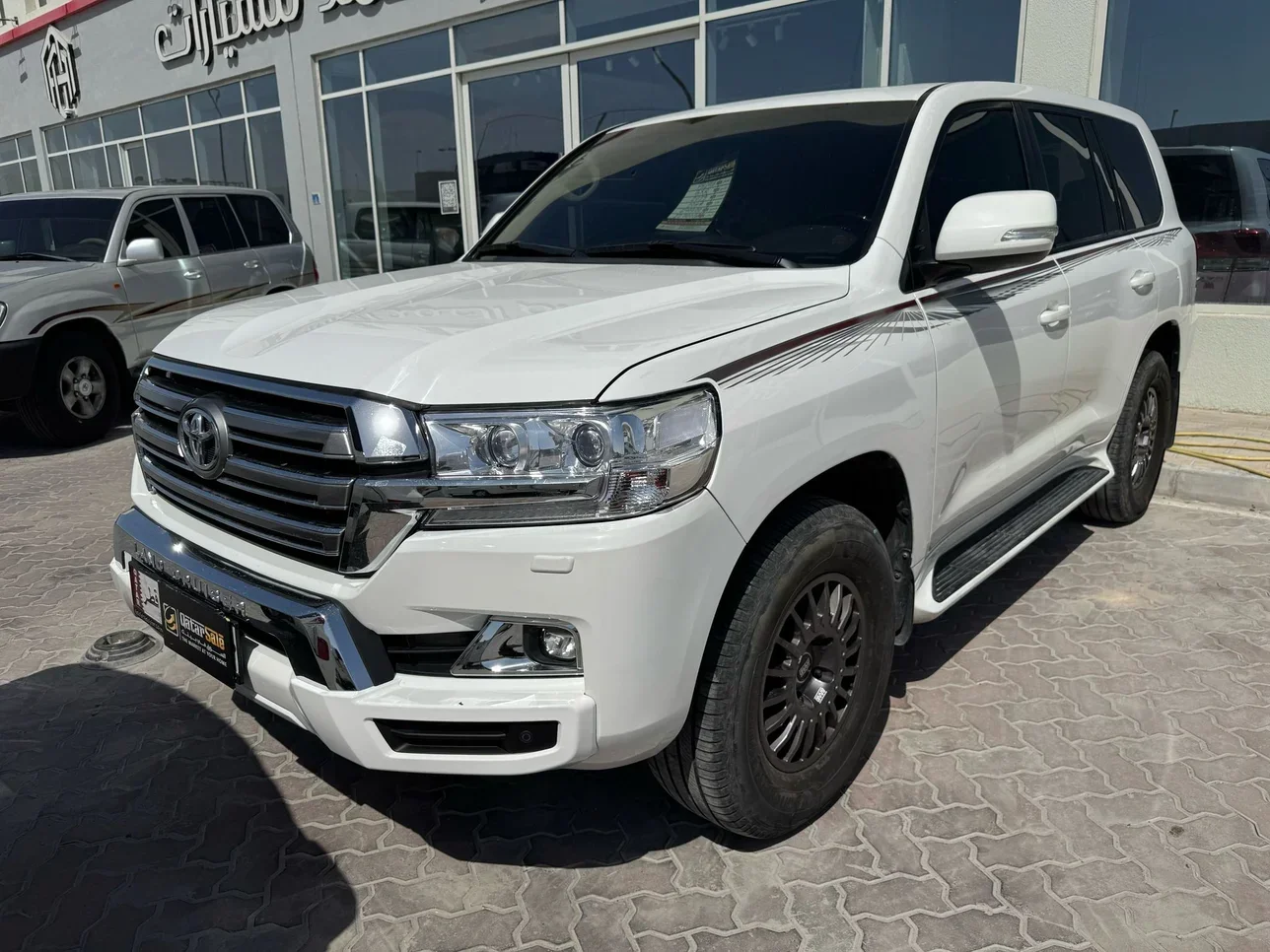 Toyota  Land Cruiser  GXR  2019  Automatic  240,000 Km  8 Cylinder  Four Wheel Drive (4WD)  SUV  White