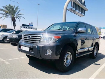 Toyota  Land Cruiser  VXR  2014  Automatic  320,000 Km  8 Cylinder  Four Wheel Drive (4WD)  SUV  Gray