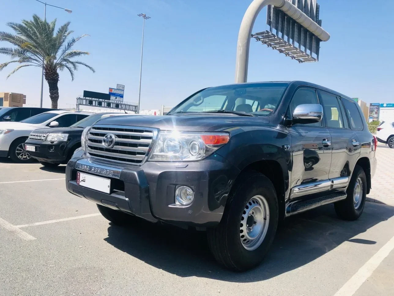 Toyota  Land Cruiser  VXR  2014  Automatic  320,000 Km  8 Cylinder  Four Wheel Drive (4WD)  SUV  Gray