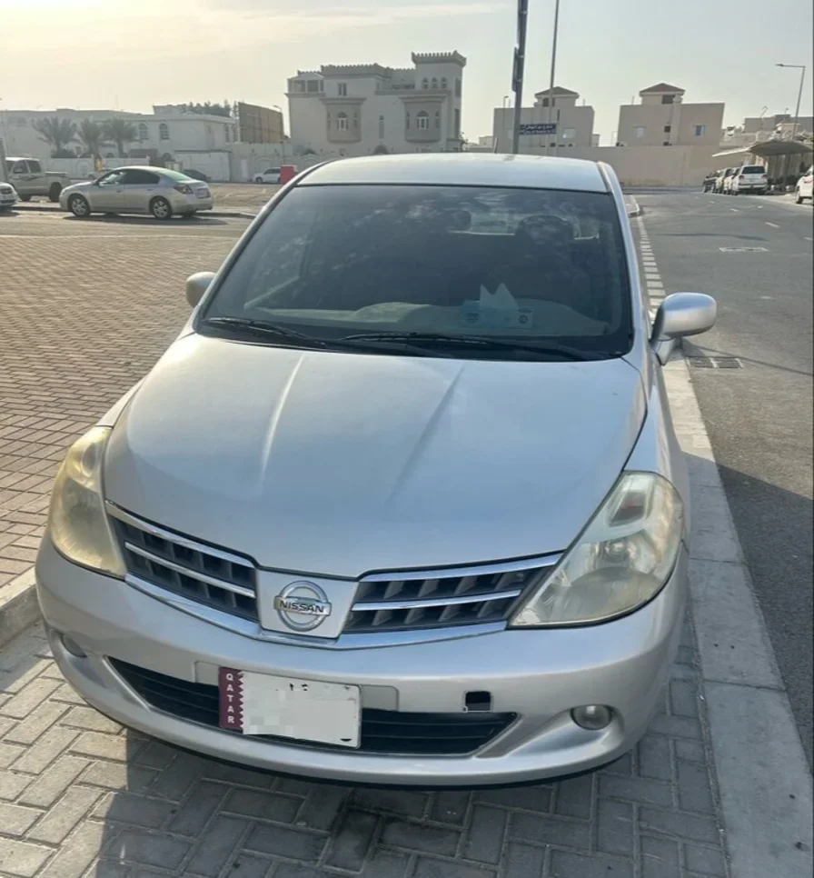 Nissan  Tiida  2010  Automatic  284,465 Km  4 Cylinder  Hatchback  Silver