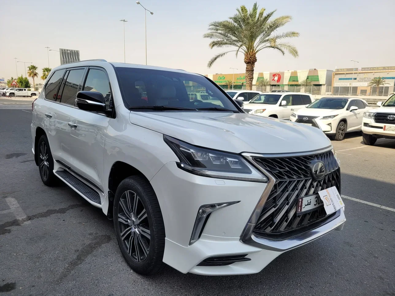 Lexus  LX  570 S  2018  Automatic  187,000 Km  8 Cylinder  Four Wheel Drive (4WD)  SUV  White