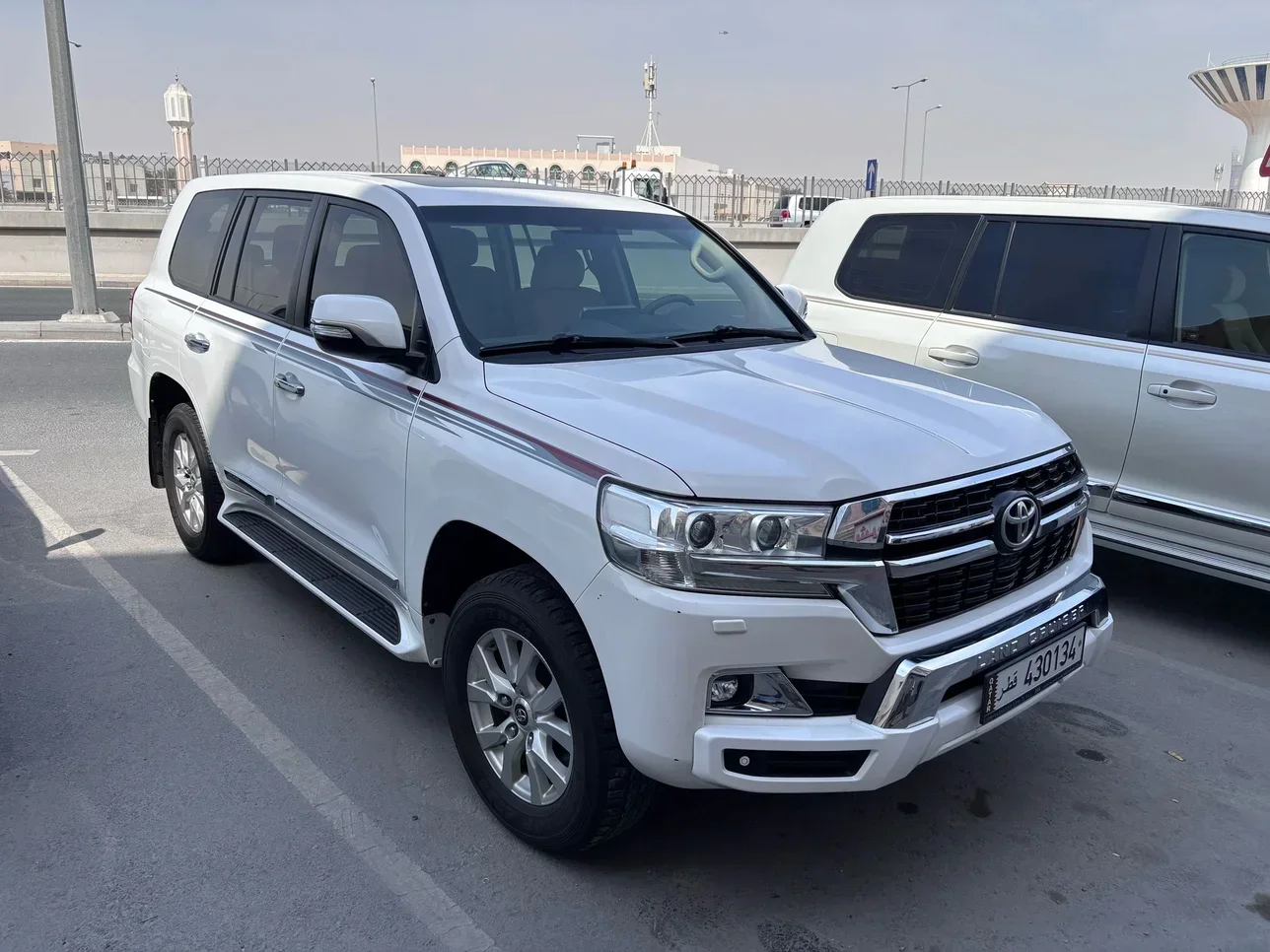 Toyota  Land Cruiser  GXR  2019  Automatic  152,000 Km  8 Cylinder  Four Wheel Drive (4WD)  SUV  White