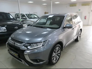 Mitsubishi  Outlander  2022  Automatic  56,000 Km  4 Cylinder  Four Wheel Drive (4WD)  SUV  Gray