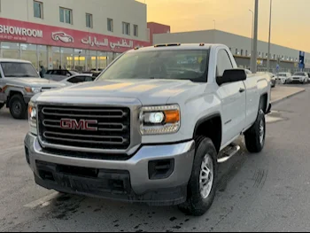 GMC  Sierra  2500 HD  2018  Automatic  132,000 Km  8 Cylinder  Four Wheel Drive (4WD)  Pick Up  White