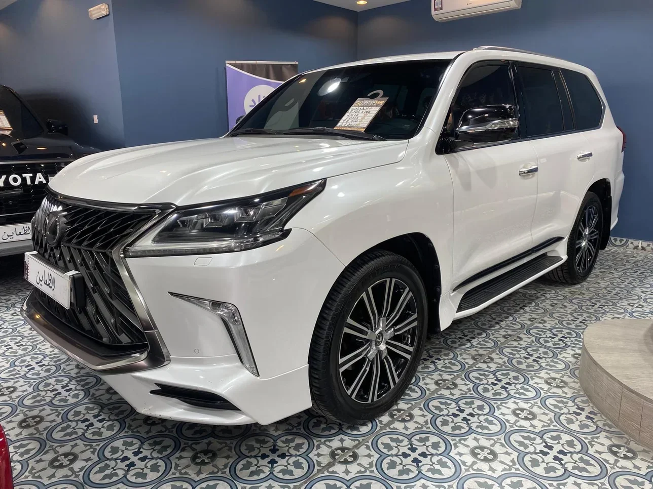 Lexus  LX  570  2018  Automatic  48,000 Km  8 Cylinder  Four Wheel Drive (4WD)  SUV  White