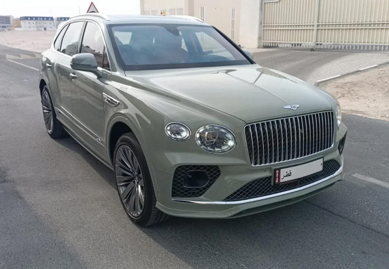 Bentley  Bentayga  2023  Automatic  2,900 Km  12 Cylinder  Four Wheel Drive (4WD)  SUV  Green  With Warranty