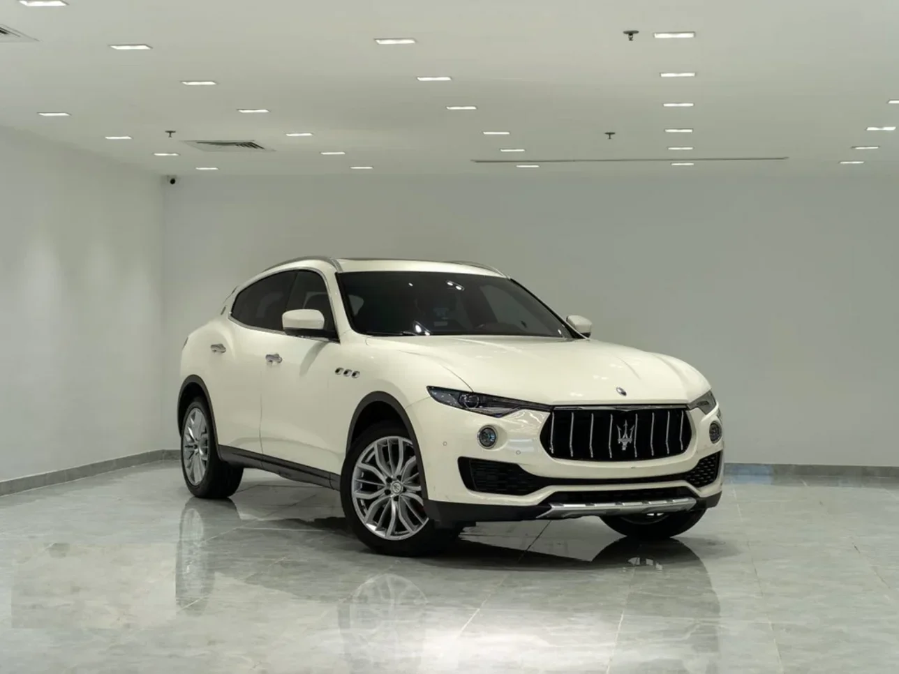 Maserati  Levante  Q4  2020  Automatic  40,000 Km  6 Cylinder  Four Wheel Drive (4WD)  SUV  White