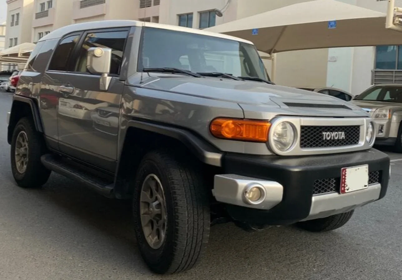 Toyota  FJ Cruiser  2013  Automatic  239,000 Km  6 Cylinder  Four Wheel Drive (4WD)  SUV  Gray