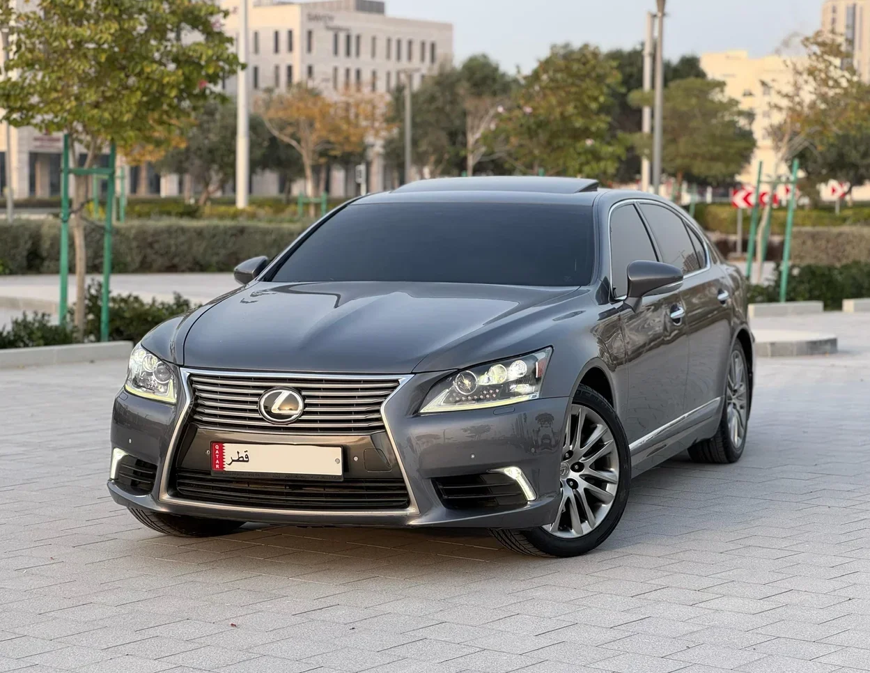 لكزس  ال اس  460 L  2015  اوتوماتيك  129,000 كم  8 سلندر  دفع خلفي  سيدان  رمادي