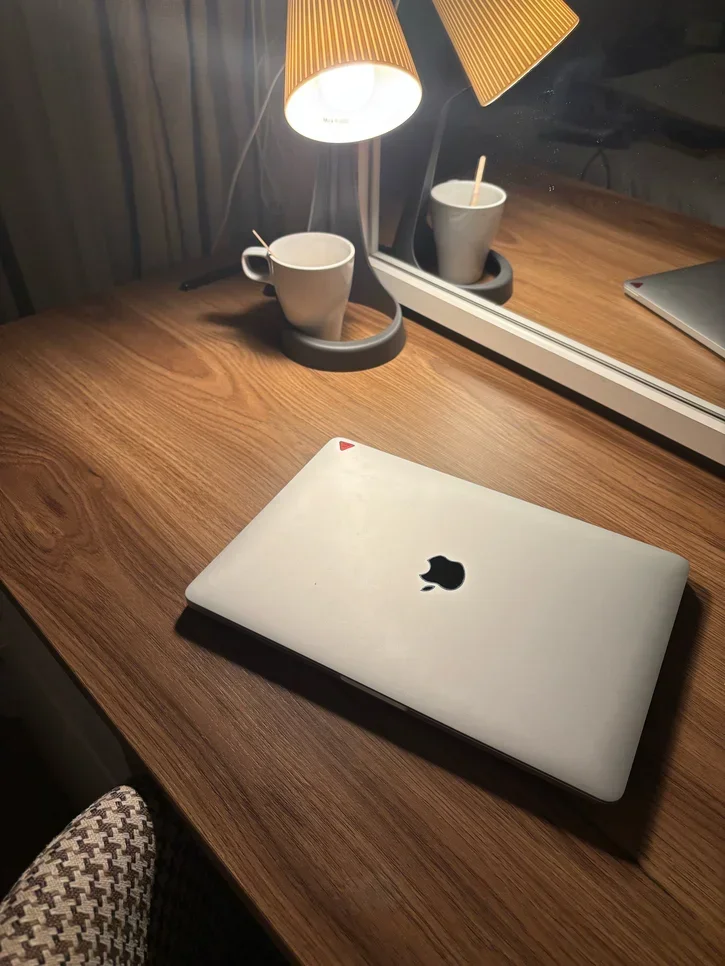 Laptops Apple  - MacBook Pro 13 Inch  2021  - Silver  - MacOS  - Apple  - M1 Pro  -Memory (Ram): 8 GB