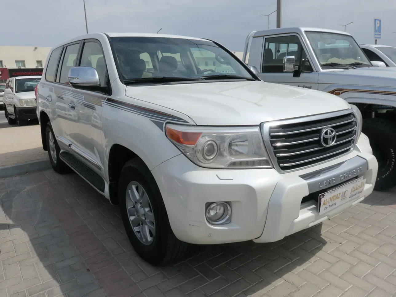 Toyota  Land Cruiser  GXR  2013  Automatic  284,000 Km  8 Cylinder  Four Wheel Drive (4WD)  SUV  White