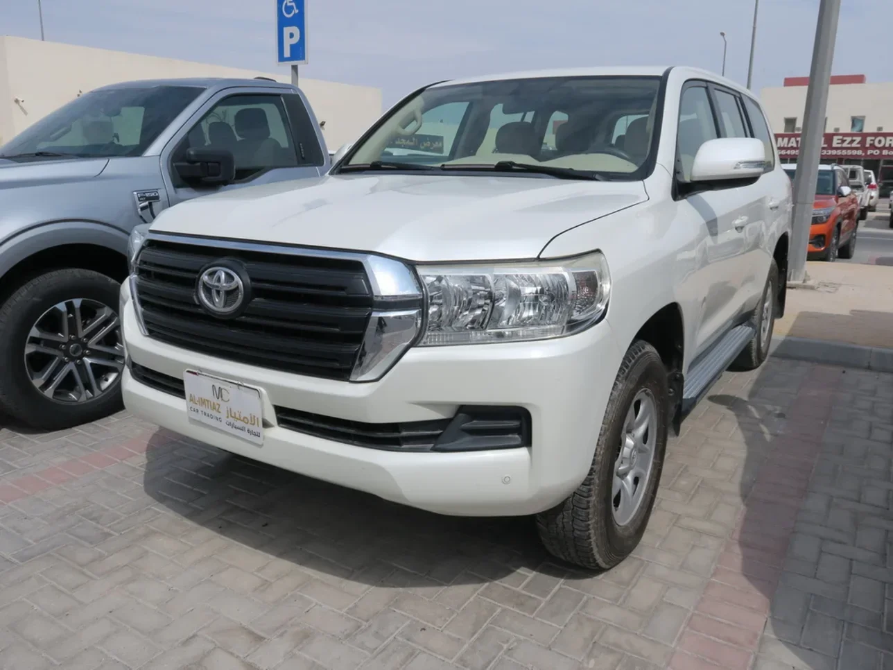 Toyota  Land Cruiser  G  2016  Automatic  200,000 Km  6 Cylinder  Four Wheel Drive (4WD)  SUV  White