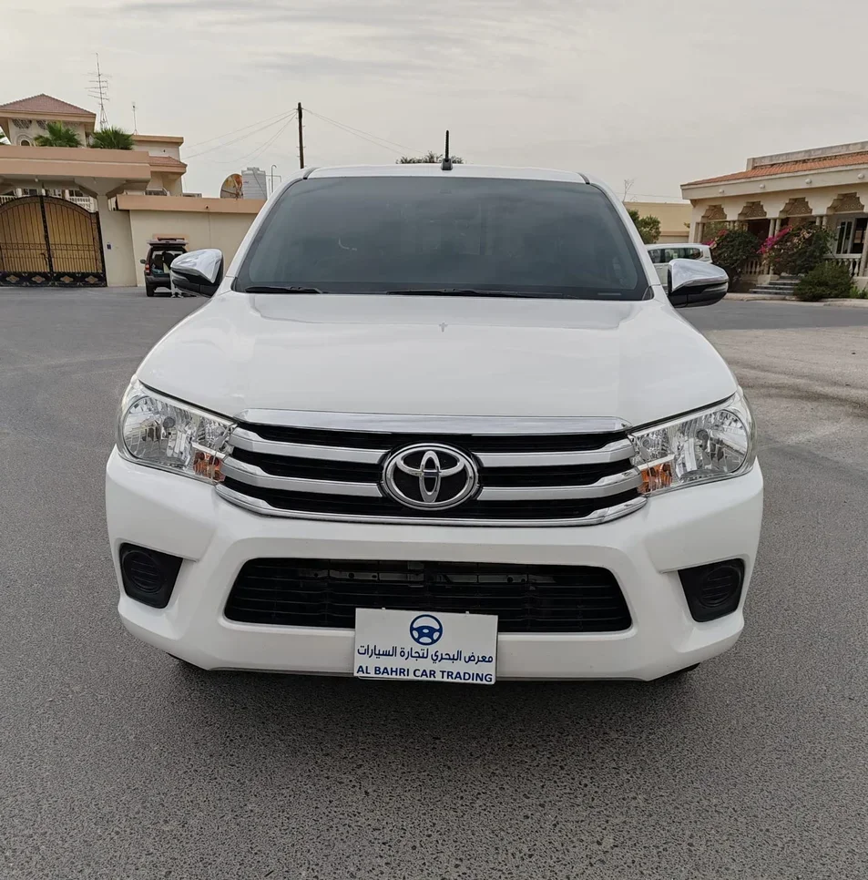 Toyota  Hilux  2021  Automatic  182,000 Km  4 Cylinder  Four Wheel Drive (4WD)  Pick Up  White