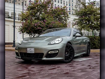 Porsche  Panamera  Turbo  2013  Automatic  78,000 Km  8 Cylinder  Rear Wheel Drive (RWD)  Sedan  Silver