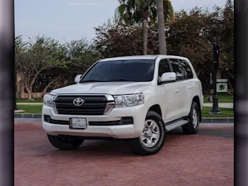 Toyota  Land Cruiser  GXR  2016  Automatic  98,000 Km  6 Cylinder  Four Wheel Drive (4WD)  SUV  White