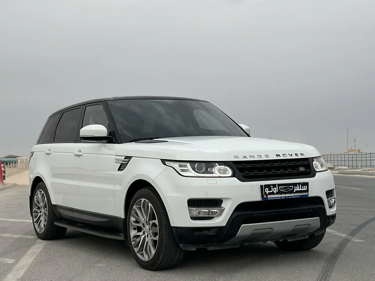 Land Rover  Range Rover  Sport  2015  Automatic  127,000 Km  6 Cylinder  Four Wheel Drive (4WD)  SUV  White