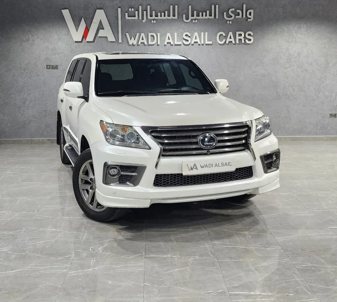 Lexus  LX  570  2014  Automatic  294,000 Km  8 Cylinder  Four Wheel Drive (4WD)  SUV  White