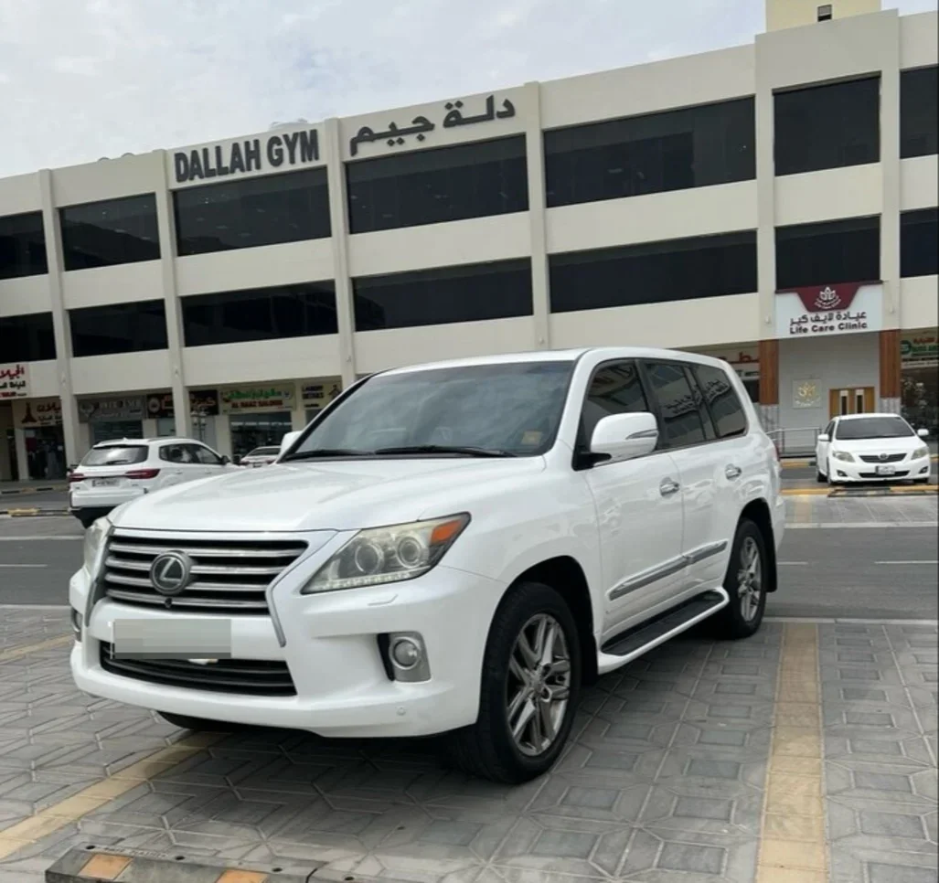 Lexus  LX  570  2012  Automatic  292,000 Km  8 Cylinder  Four Wheel Drive (4WD)  SUV  Pearl