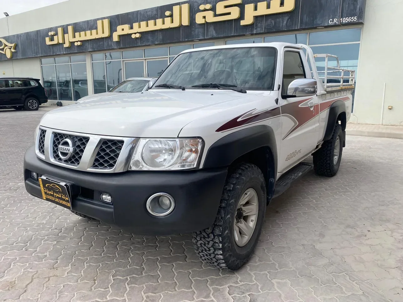 Nissan  Patrol  Pickup  2017  Manual  174,000 Km  6 Cylinder  Four Wheel Drive (4WD)  Pick Up  White