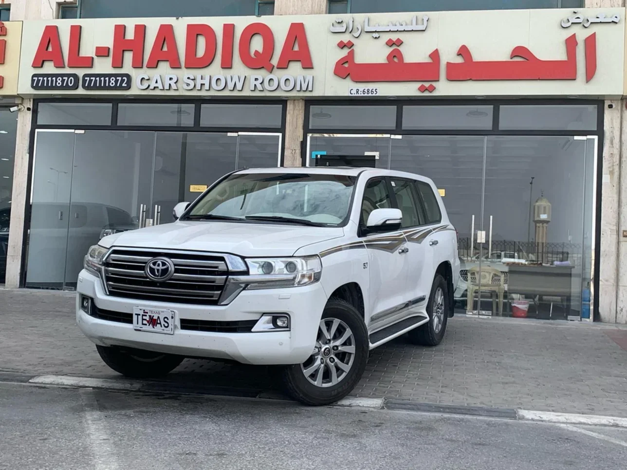 Toyota  Land Cruiser  VXR  2016  Automatic  117,000 Km  8 Cylinder  Four Wheel Drive (4WD)  SUV  White