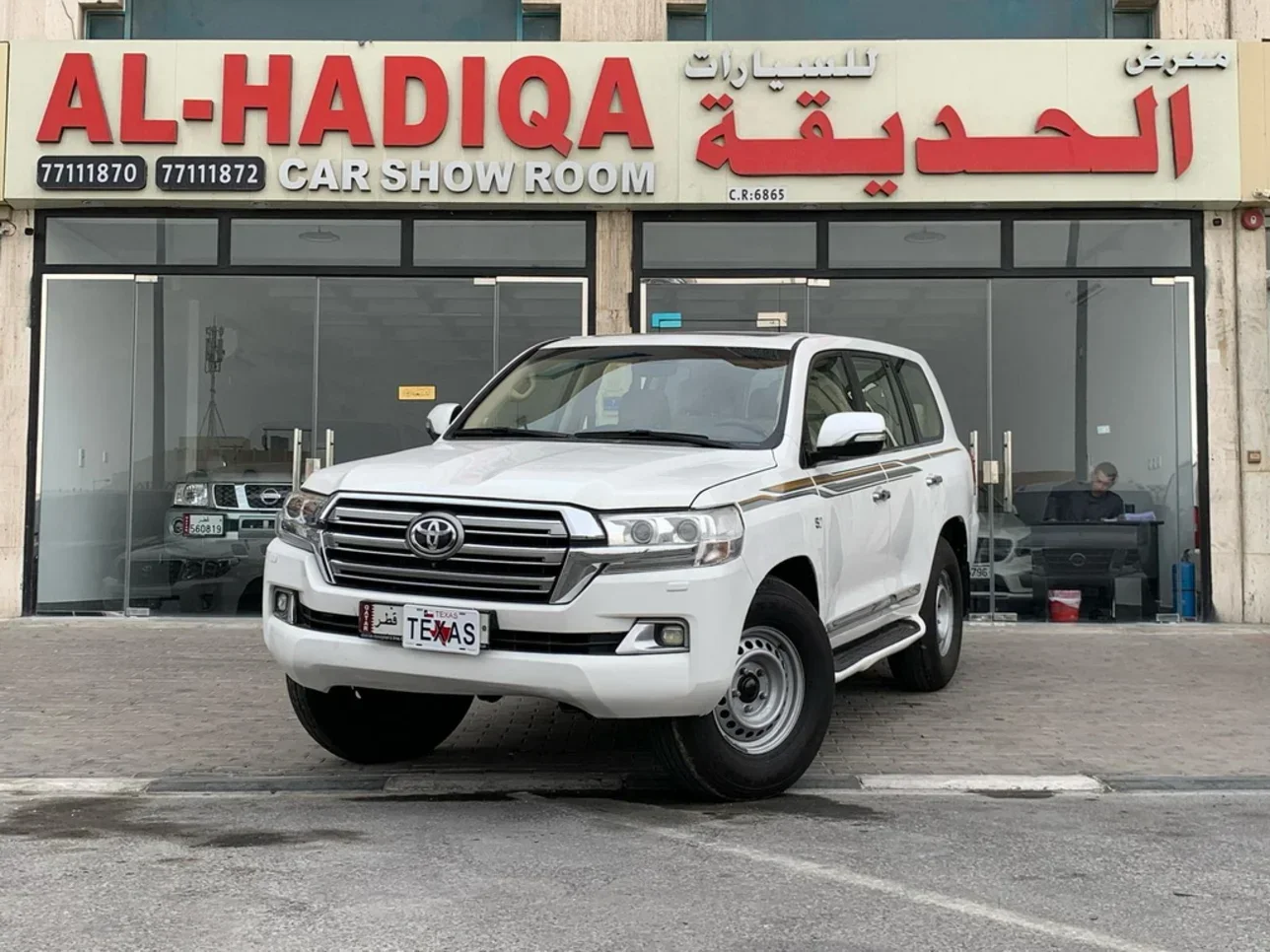 Toyota  Land Cruiser  VXR  2017  Automatic  220,000 Km  8 Cylinder  Four Wheel Drive (4WD)  SUV  White