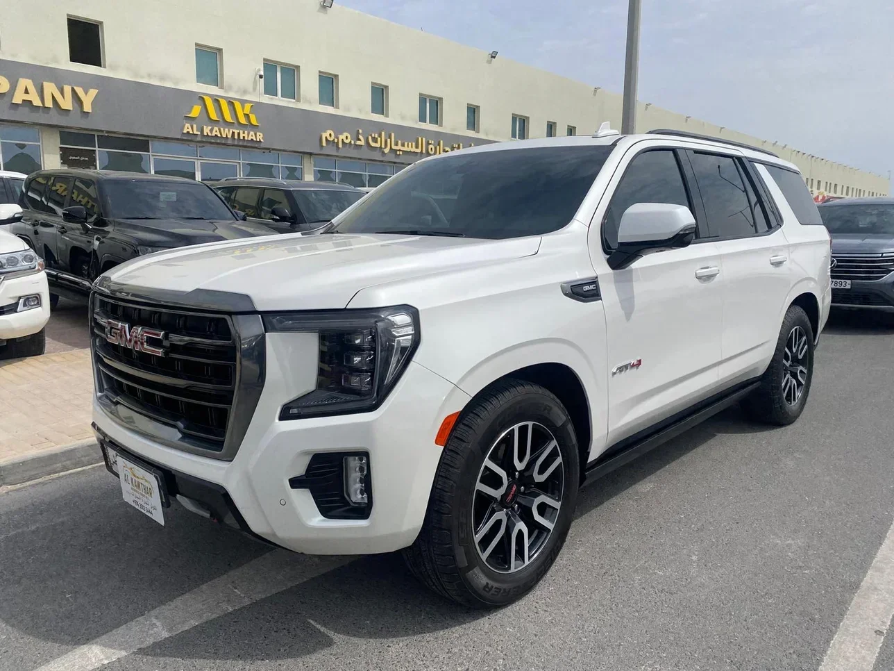 GMC  Yukon  AT 4  2021  Automatic  94,000 Km  8 Cylinder  Four Wheel Drive (4WD)  SUV  White