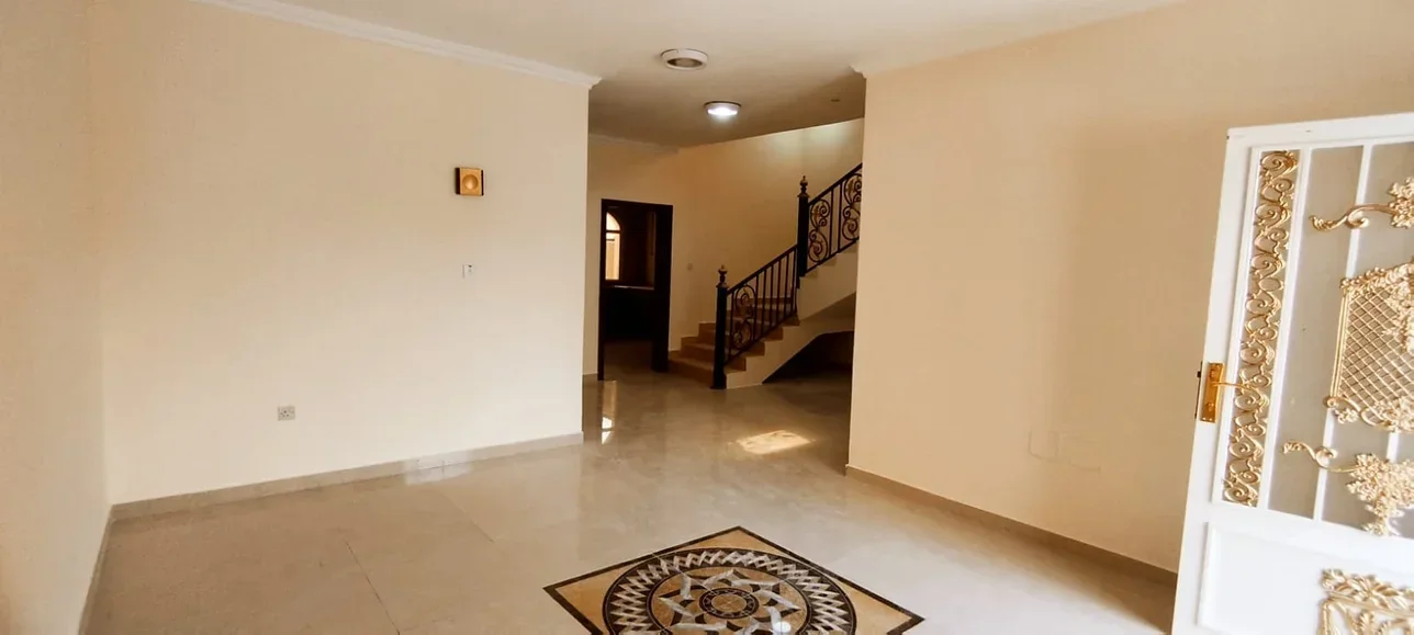 Compound  - Not Furnished  - Umm Salal  - Izghawa  - 5 Bedrooms