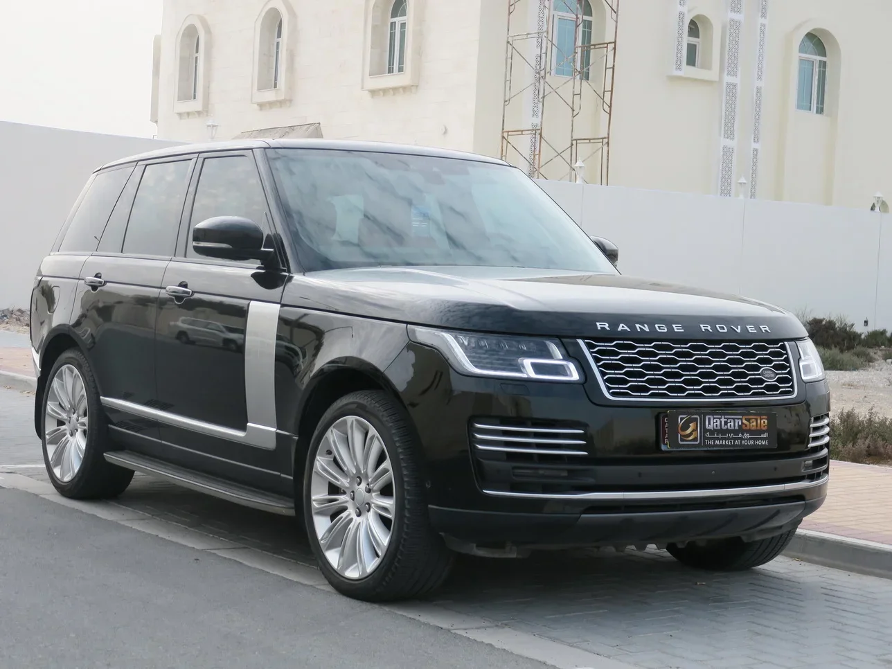 Land Rover  Range Rover  Vogue  Autobiography  2020  Automatic  69,000 Km  8 Cylinder  Four Wheel Drive (4WD)  SUV  Black