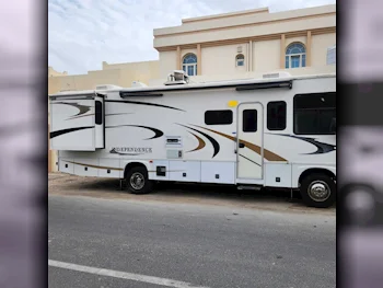 Caravan - Coachmen  - Pursuit  - 2005  - White  -Made in United States of America(USA)  - 78,000 Km