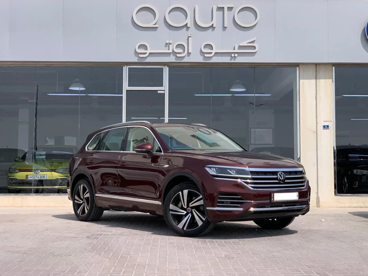 Volkswagen  Touareg  Highline plus  2022  Automatic  25,000 Km  6 Cylinder  All Wheel Drive (AWD)  SUV  Maroon