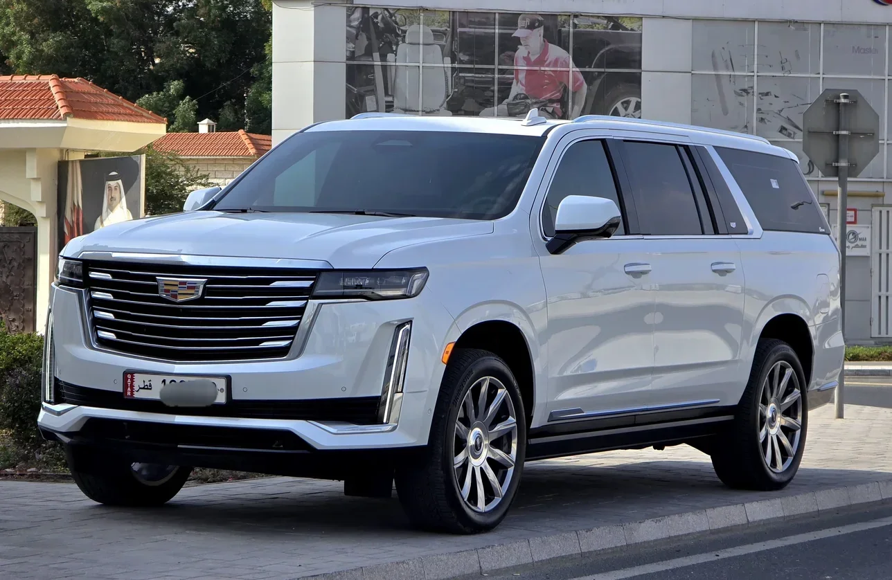 Cadillac  Escalade  Platinum  2021  Automatic  33,000 Km  8 Cylinder  Four Wheel Drive (4WD)  SUV  White