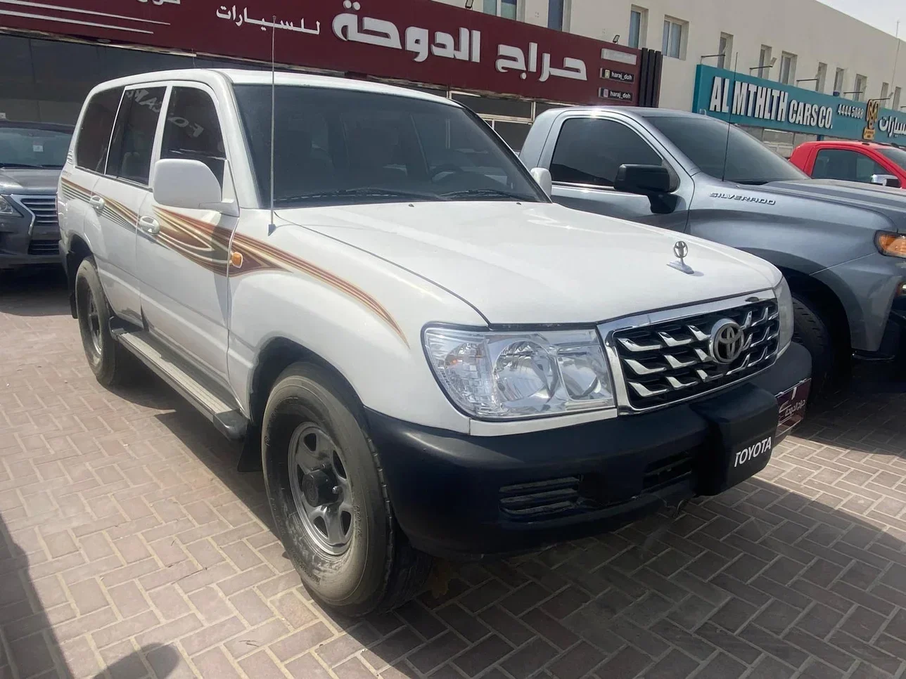 Toyota  Land Cruiser  GX  2005  Manual  442,000 Km  6 Cylinder  Four Wheel Drive (4WD)  SUV  White