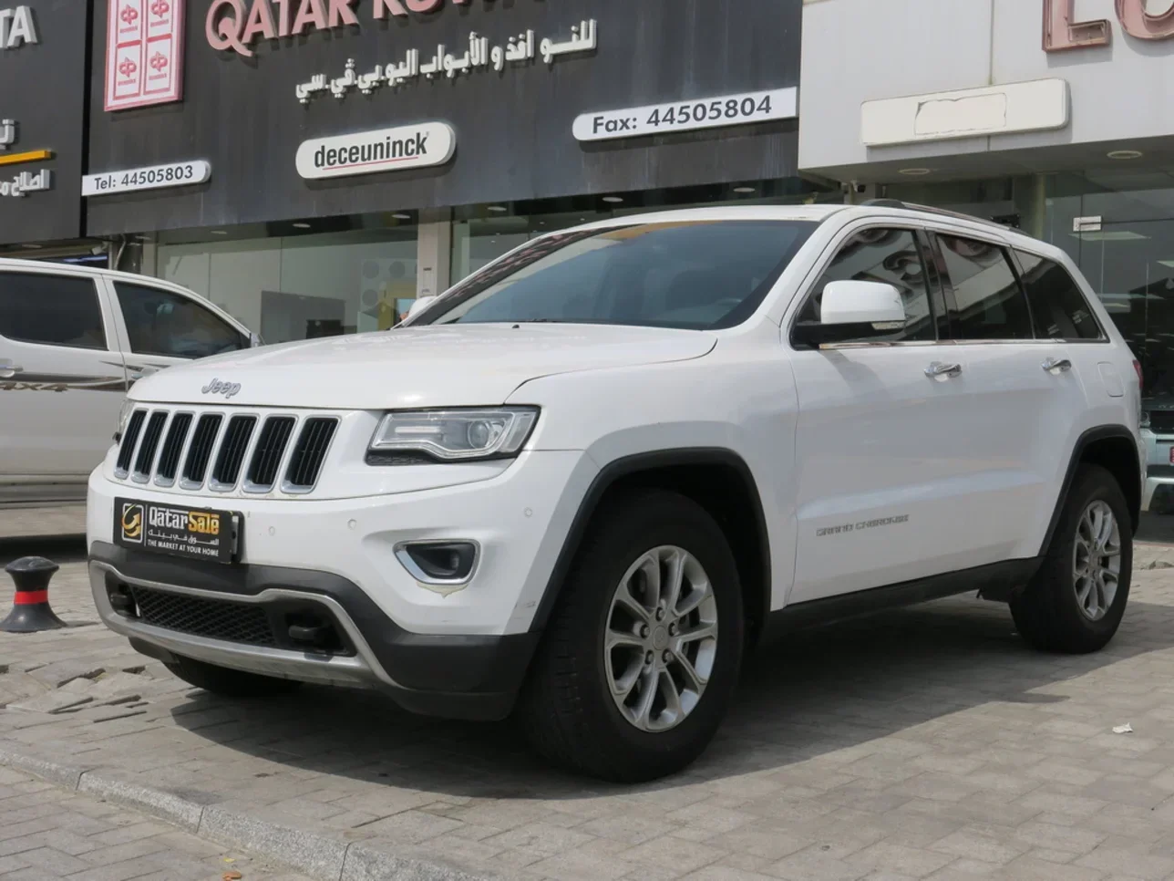 Jeep  Grand Cherokee  Limited  2016  Automatic  23,000 Km  8 Cylinder  Four Wheel Drive (4WD)  SUV  White