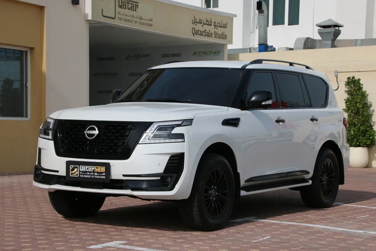 Nissan  Patrol  Platinum  2023  Automatic  27,000 Km  8 Cylinder  Four Wheel Drive (4WD)  SUV  Pearl  With Warranty