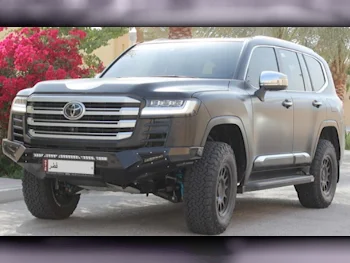 Toyota  Land Cruiser  VXR Twin Turbo  2024  Automatic  40,000 Km  6 Cylinder  Four Wheel Drive (4WD)  SUV  Black  With Warranty