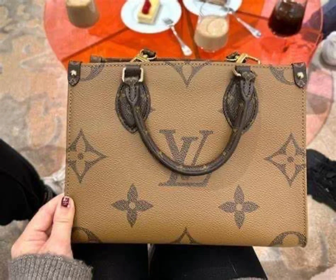 Bags  - Louis Vuitton  - Genuine Leather  - For Women