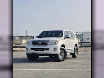 Toyota  Land Cruiser  VXR  2013  Automatic  336,000 Km  8 Cylinder  Four Wheel Drive (4WD)  SUV  White
