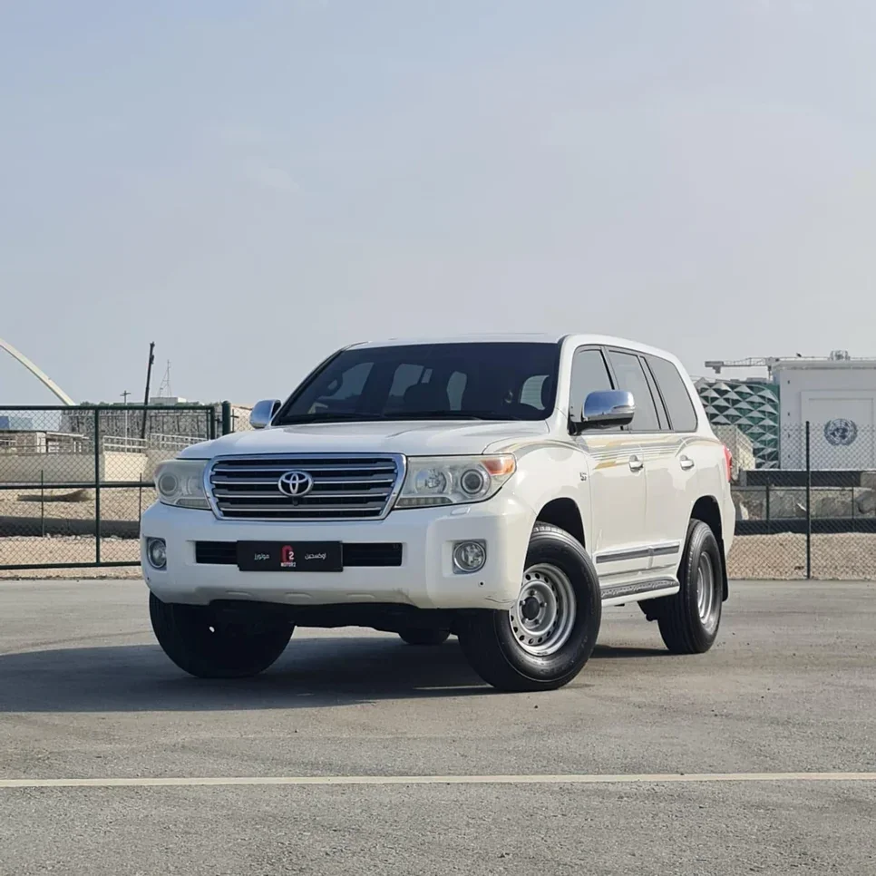 Toyota  Land Cruiser  VXR  2013  Automatic  336,000 Km  8 Cylinder  Four Wheel Drive (4WD)  SUV  White