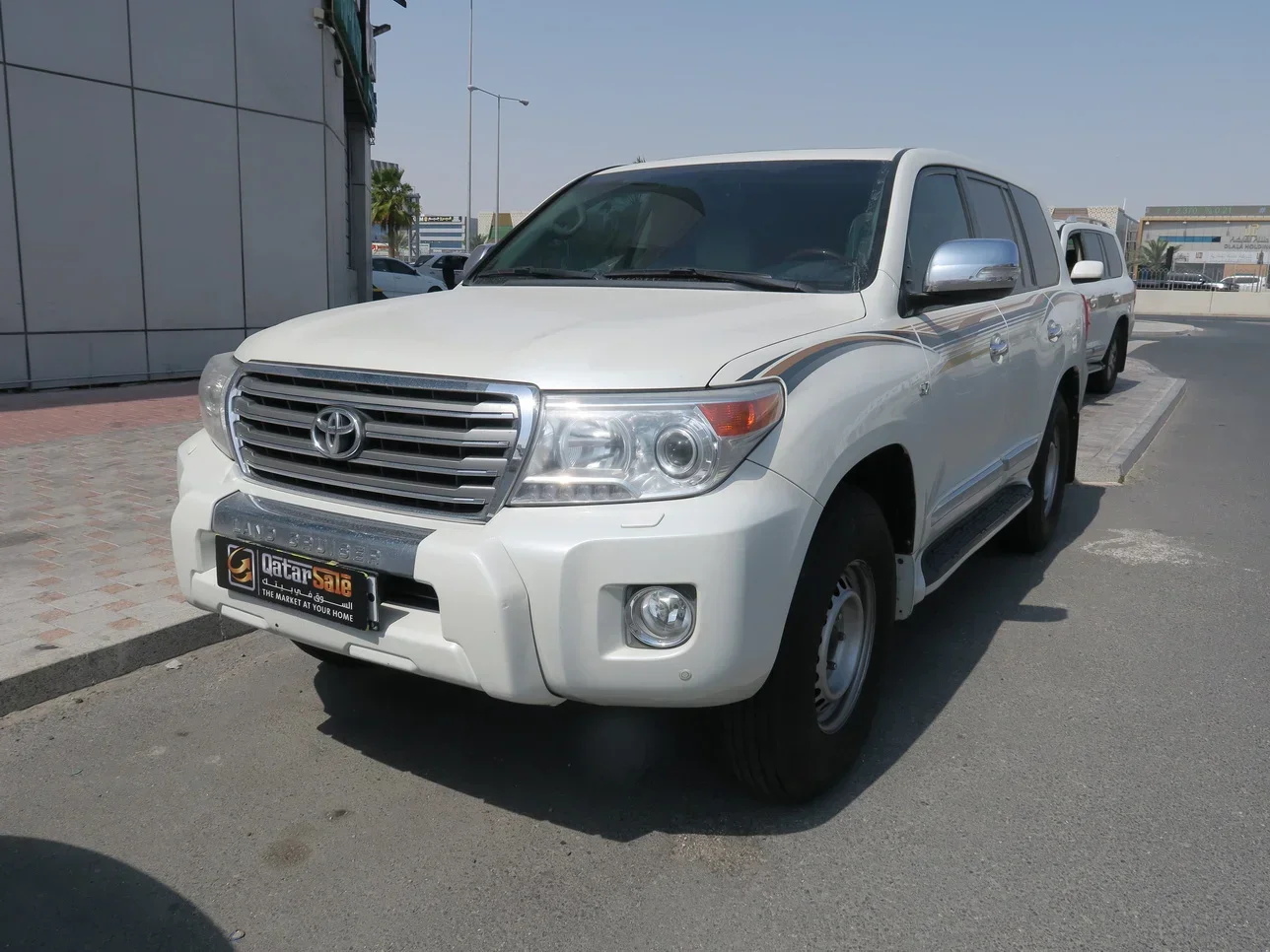 Toyota  Land Cruiser  VXR  2014  Automatic  383,000 Km  8 Cylinder  Four Wheel Drive (4WD)  SUV  White